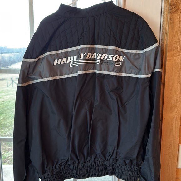 Like new HD jacket. Size is 4x but it’s a smaller fit. I wear a xxl, fit me fine - Picture 3 of 3